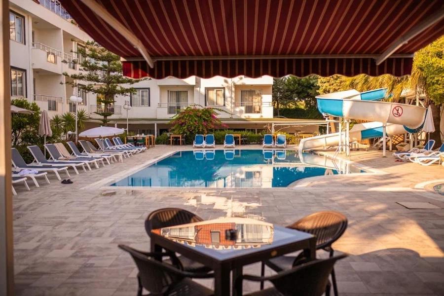 Akalia & Hotel Side